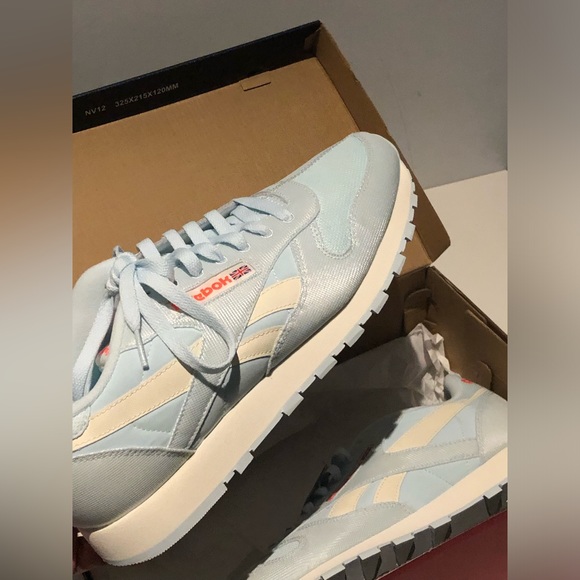 Reebok Classic Leather Sneakers in light blue/fluorescent orange/white - Picture 7 of 12